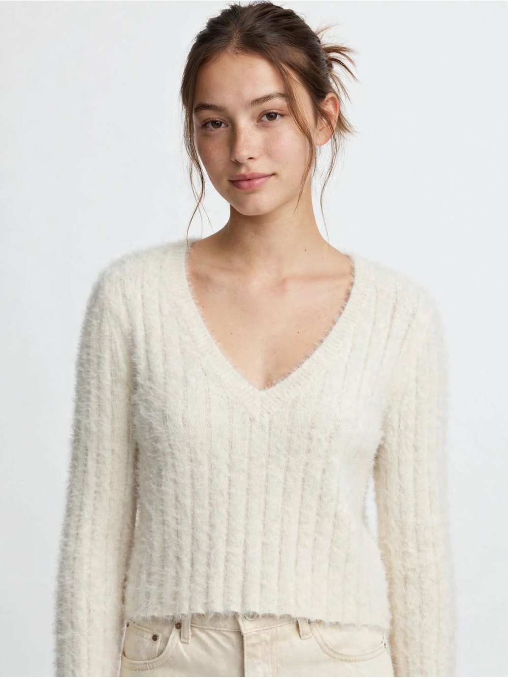 Urban Outfitters V-Neck Fuzzy Rib Knit Cropped Fall Sweater - Cream White